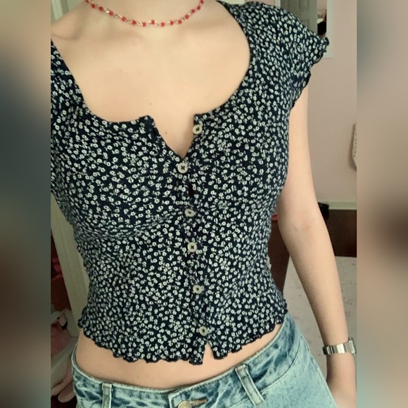 SOLD Rare brandy melville Zelly navy blue floral ruffle top coquette cute - Picture 2 of 11